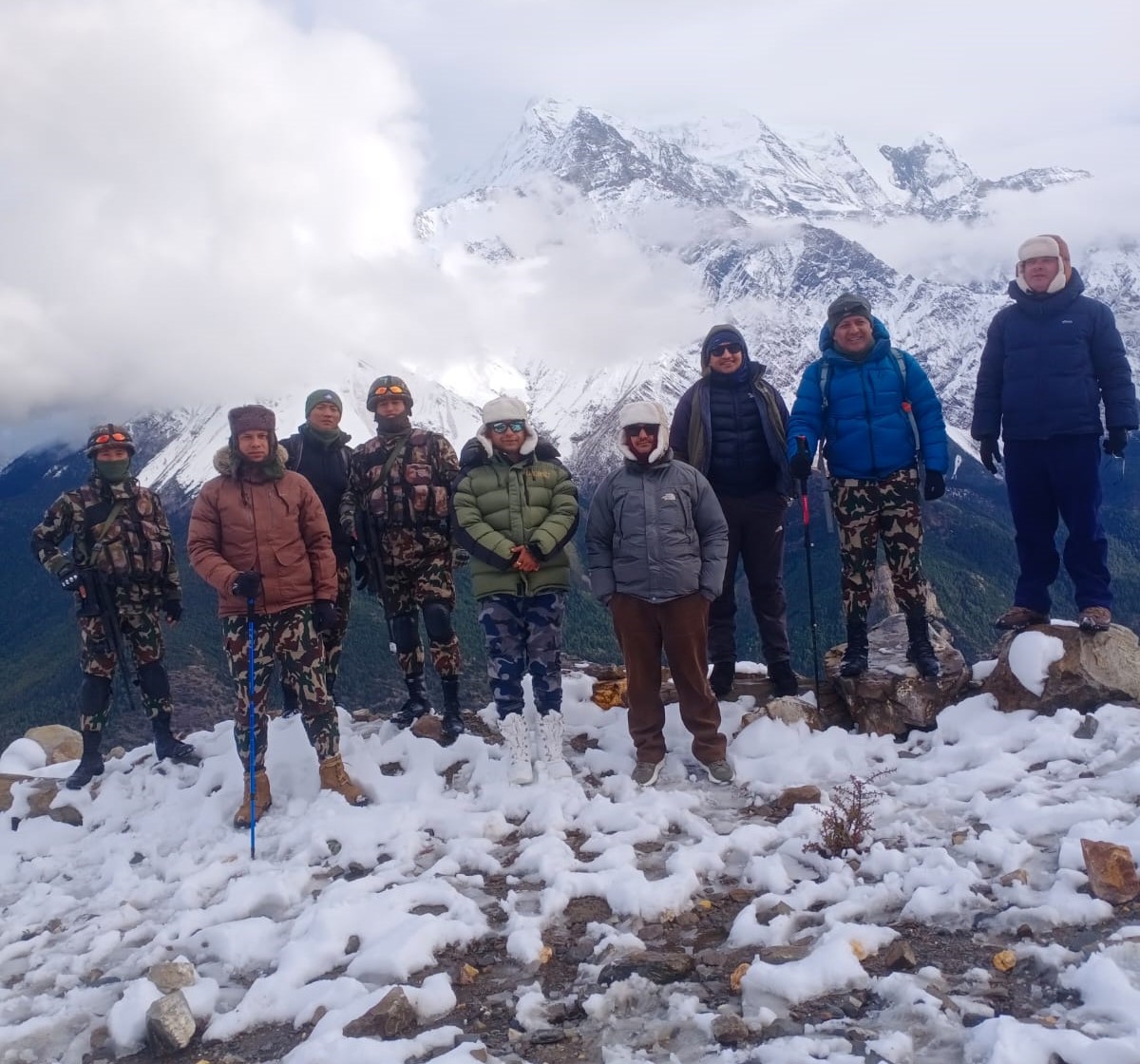 निरन्तर हिमपात : अन्नपूर्ण आधार शिविरबाट ७२ जना पर्यटकको उद्धार