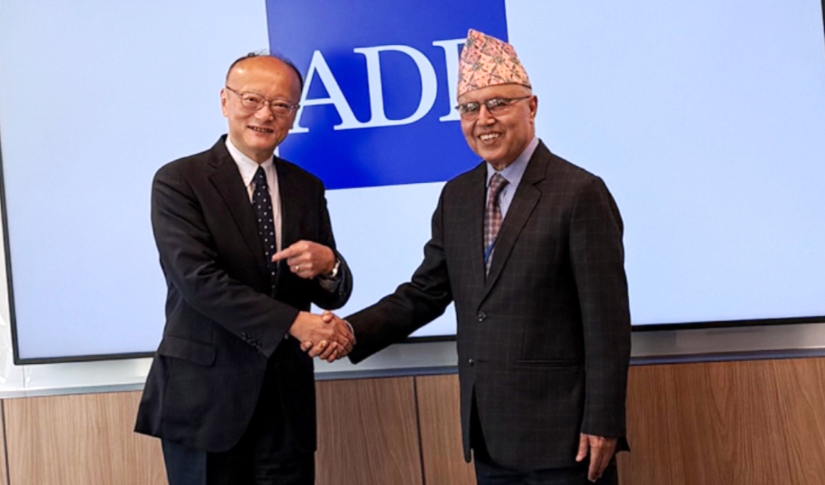 अर्थमन्त्री खनाल र एसियाली विकास बैंकका अध्यक्षबीच भेट