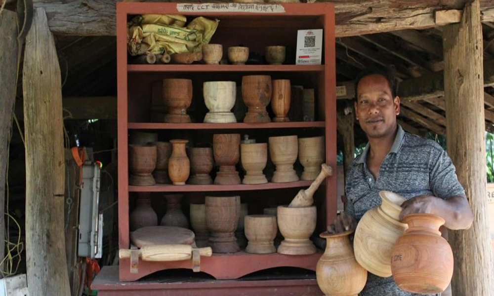 काठका भाँडाकुँडाबाट आत्मनिर्भर