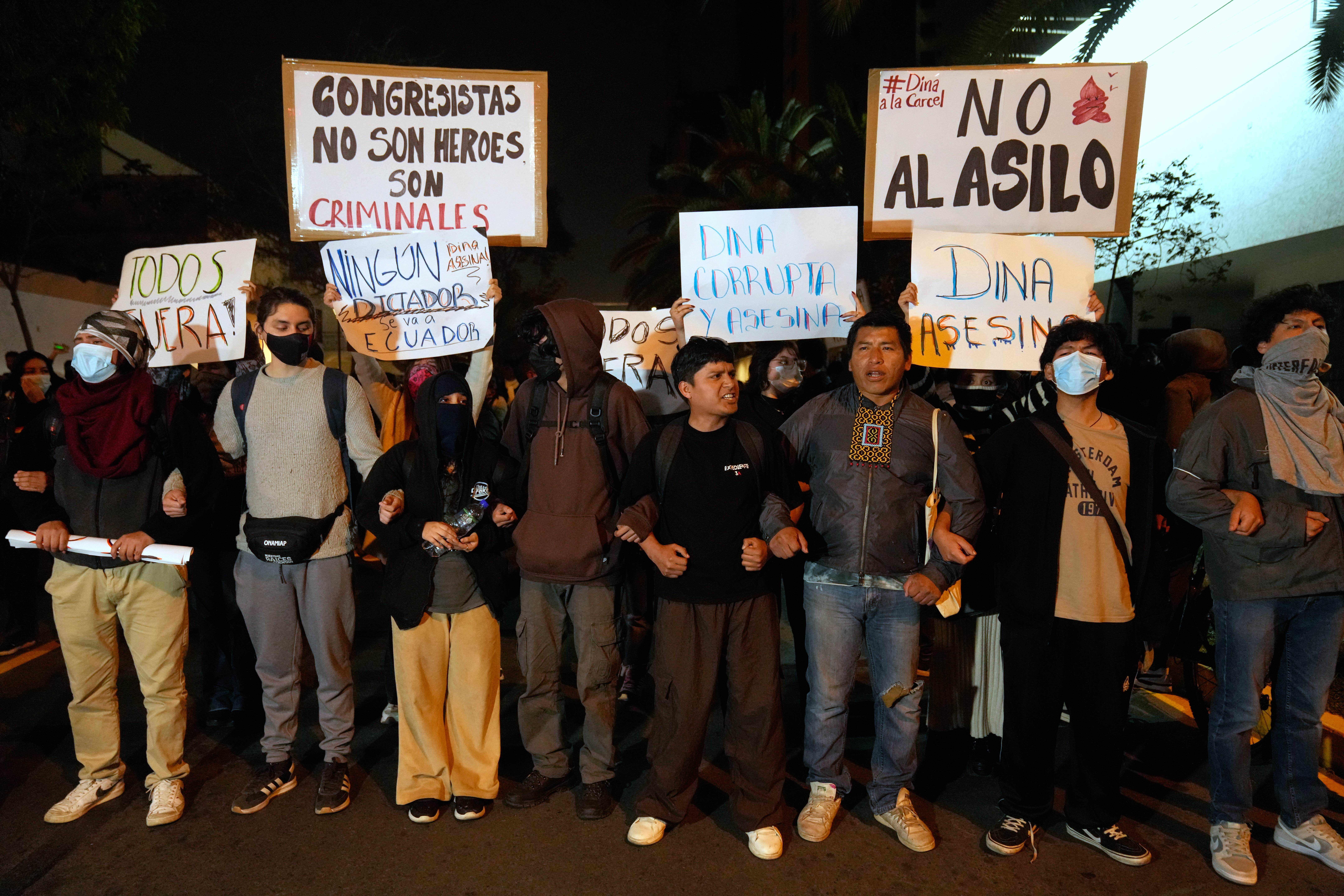 पेरुकी राष्ट्रपति बोलुआर्तेलाई कङ्ग्रेसद्वारा पदबाट हटाउने निर्णय