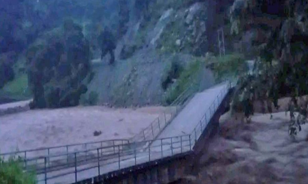 मेची करिडोरका तीन ठाउँका पुल बगे