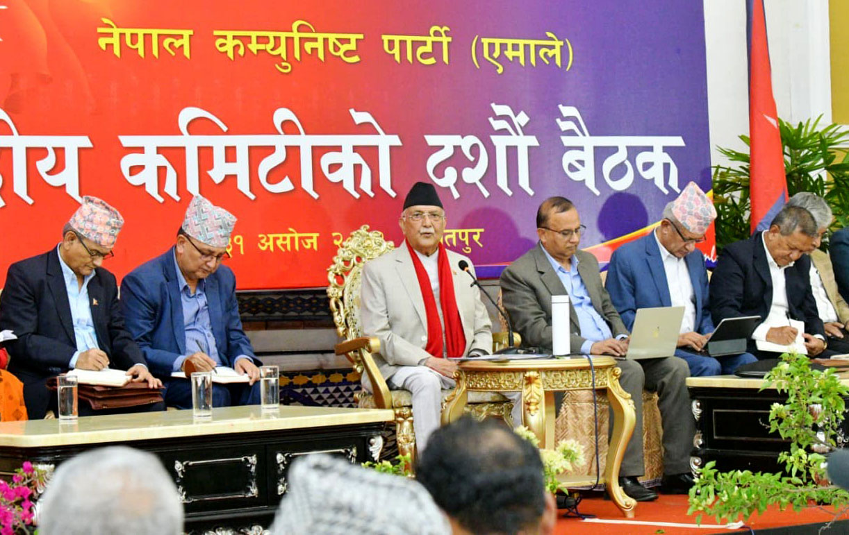 एमाले केन्द्रीय कमिटी बैठकः केन्द्रीय सदस्यले बोल्ने क्रम जारी