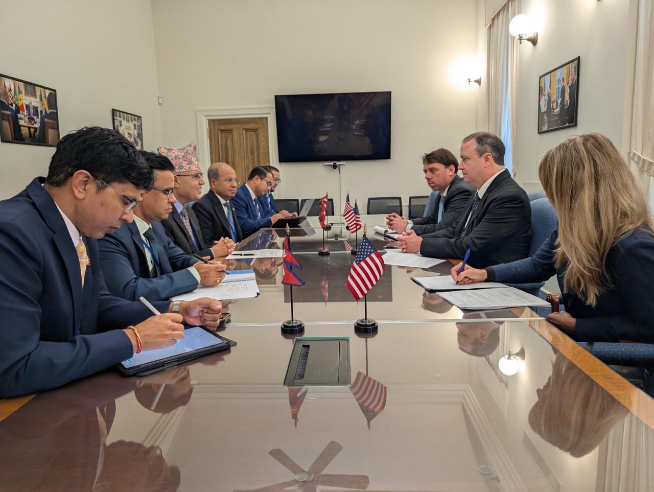 अर्थमन्त्रीद्वारा अमेरिकी उच्च पदस्थ अधिकारीहरु र विभिन्न दातृनिकायसँग छलफल