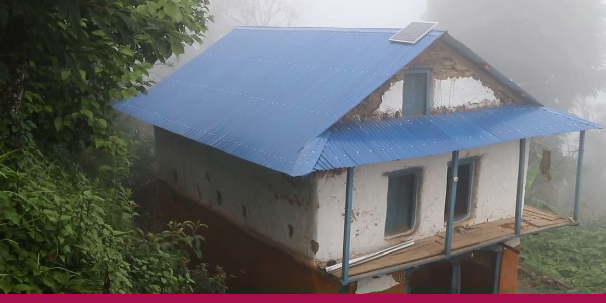 हतुवागढीका विपन्न परिवारलाई जस्तापाताको छानो