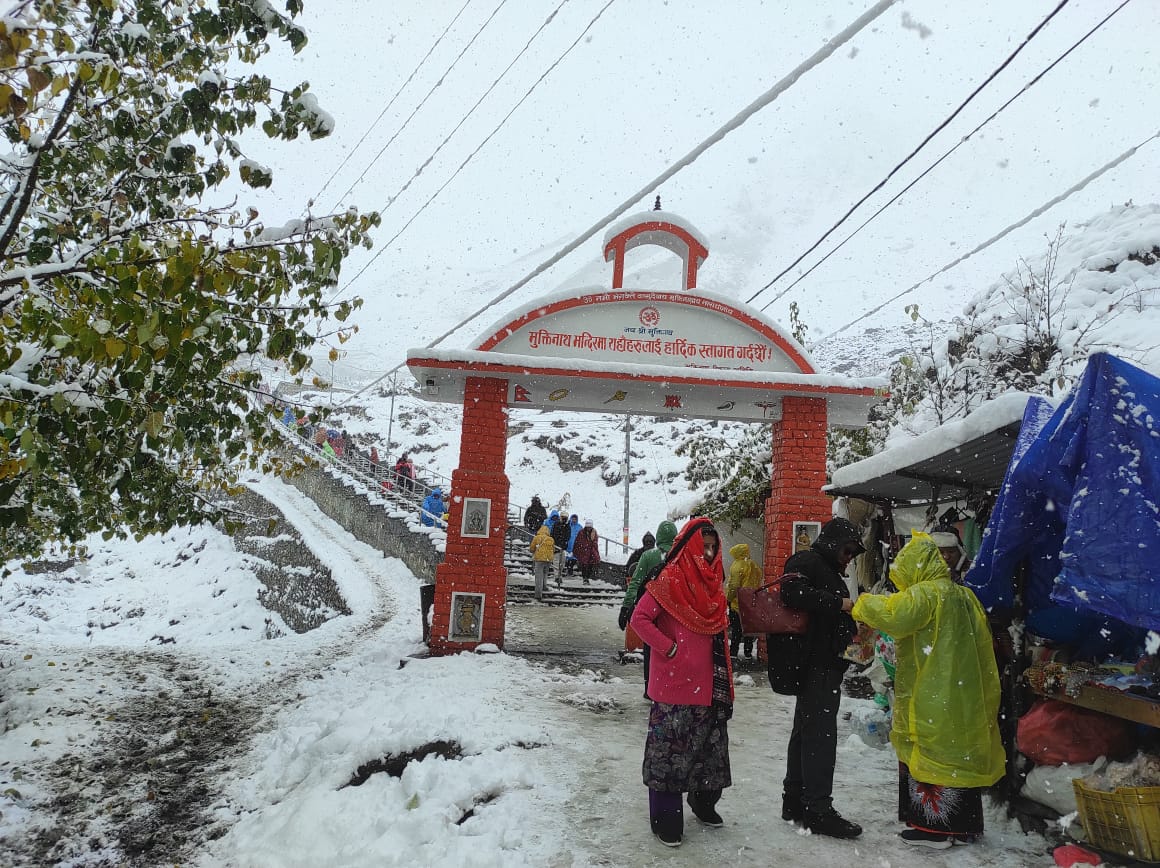 ३ वर्षपछि हिमपात हुँदा किसान र पर्यटन व्यवसायी उत्साहित