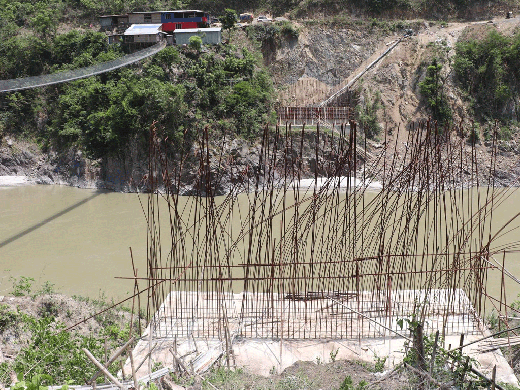 मोटरेबल पुल अलपत्र हुँदा अस्थायी पुलबाट यातायात सञ्चालन