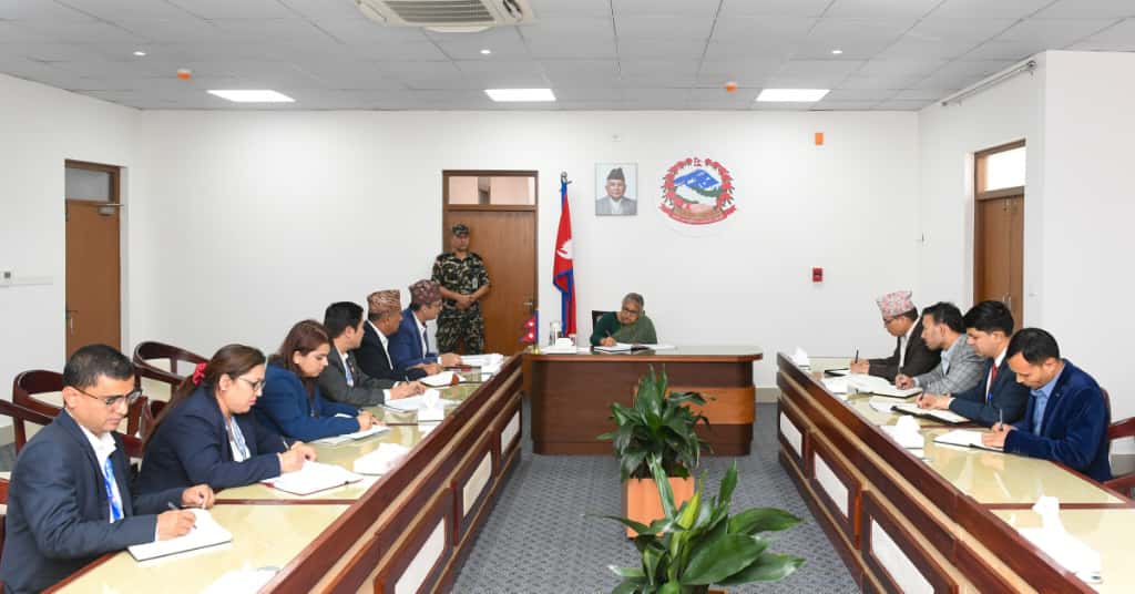 आन्दोलनरत नर्सहरूलाई न्यूनतम पारिश्रमिक दिलाउने व्यवस्था मिलाउन प्रधानमन्त्रीको निर्देशन