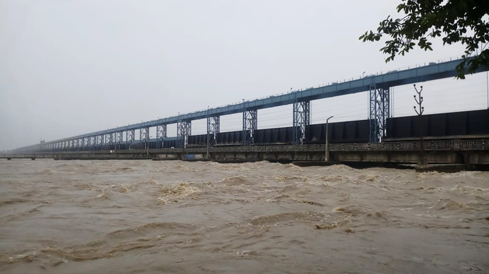 कोशी ब्यारेज हुँदै चल्ने सवारीका साधन सञ्चालमा रोक