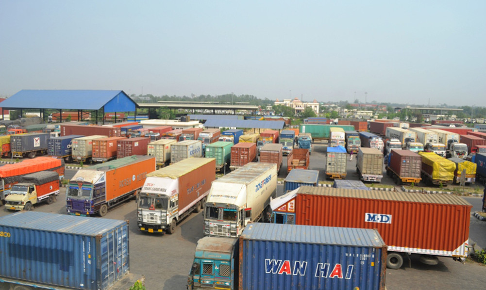 वीरगञ्ज नाकाबाट ३ महिनामा भित्रियो २ खर्ब १८ अर्बको सामान