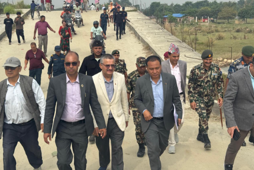 मन्त्री कुलमान घिसिङबाट १४ वर्षदेखि अलपत्र पारिएको कन्काई पुलको निरीक्षण, पुलबारे छिट्टै निर्णय गरिने