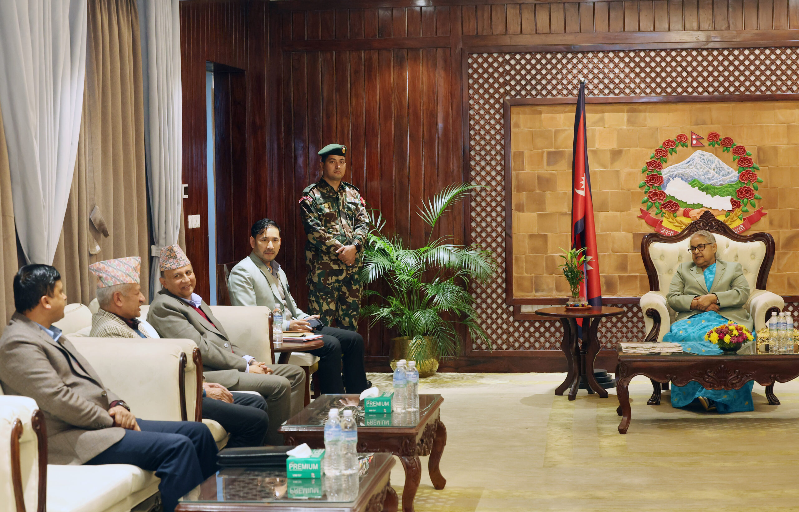 सरकार र नेकपा एमालेबीच छलफल जारी