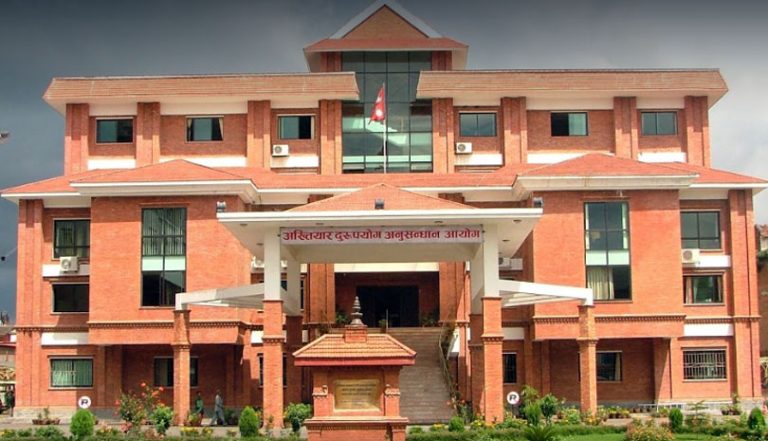 प्रमुख प्रशासकीय अधिकृत राम साहसहित ७ जनाविरुद्ध भ्रष्टाचार मुद्दा दायर