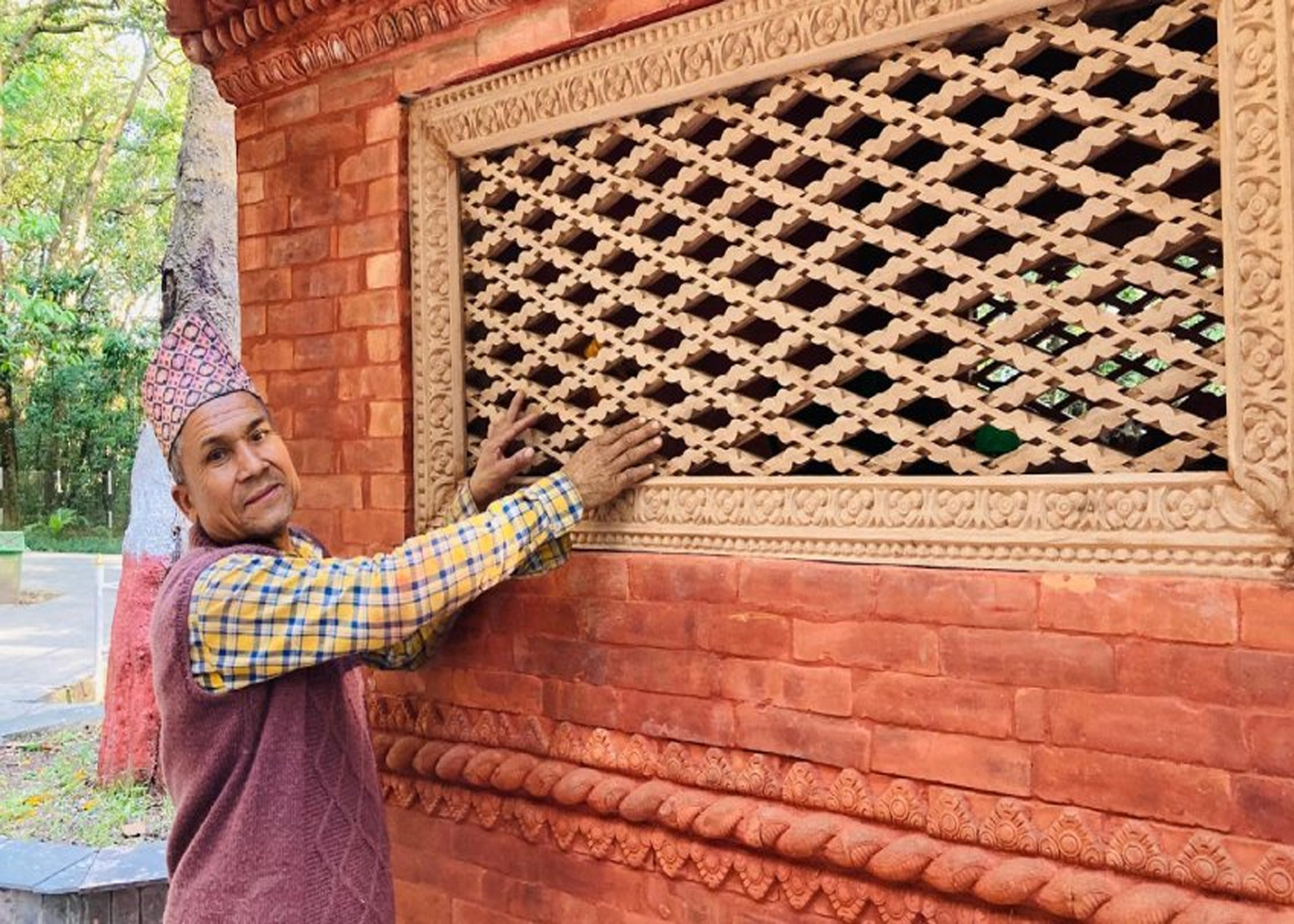 काष्ठकलामा सिपालु भीमबहादुर