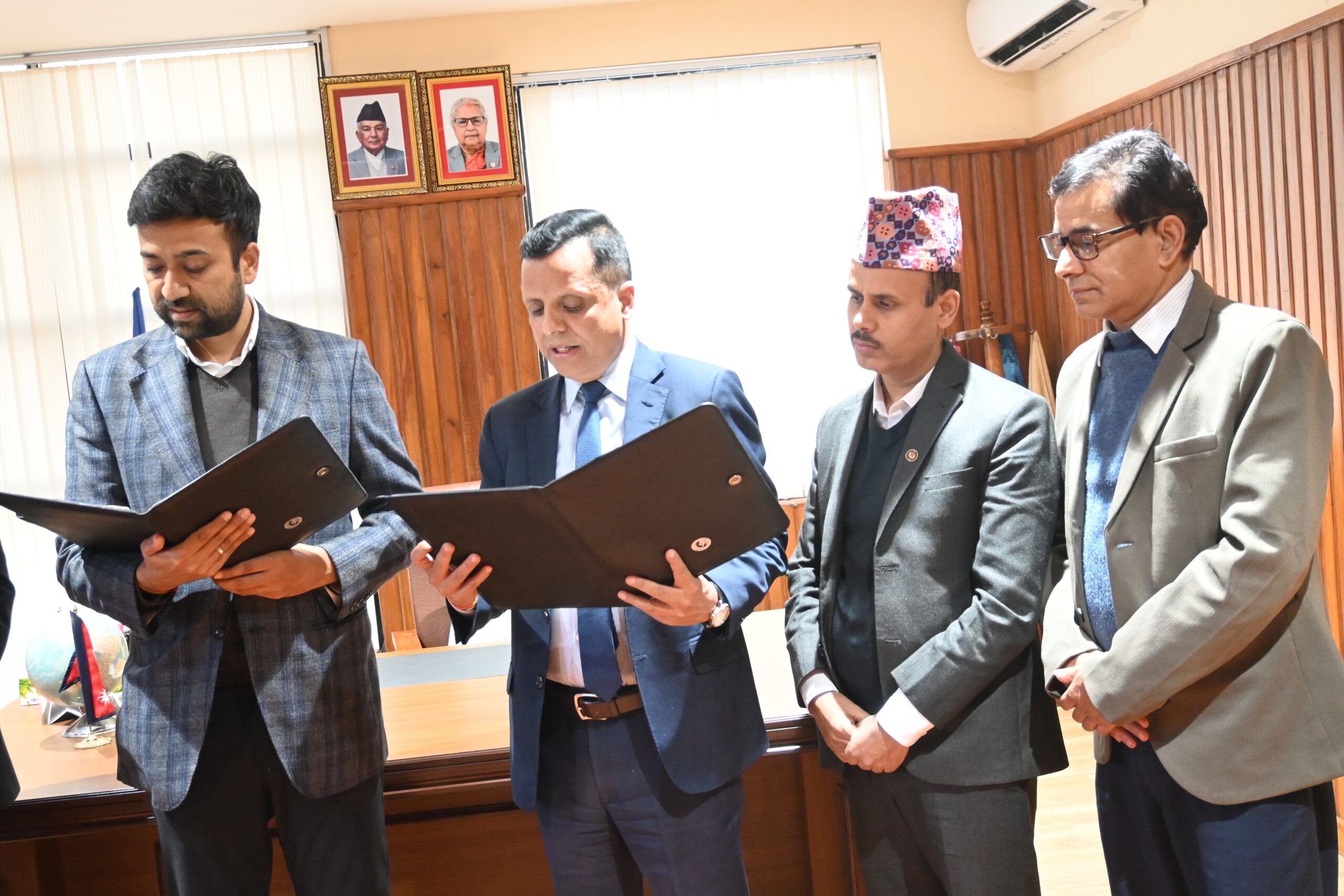 प्रोटेक्टिभ माइक्रो इन्स्योरेन्सका अध्यक्ष दिनेश सरियाले लिए सपथ