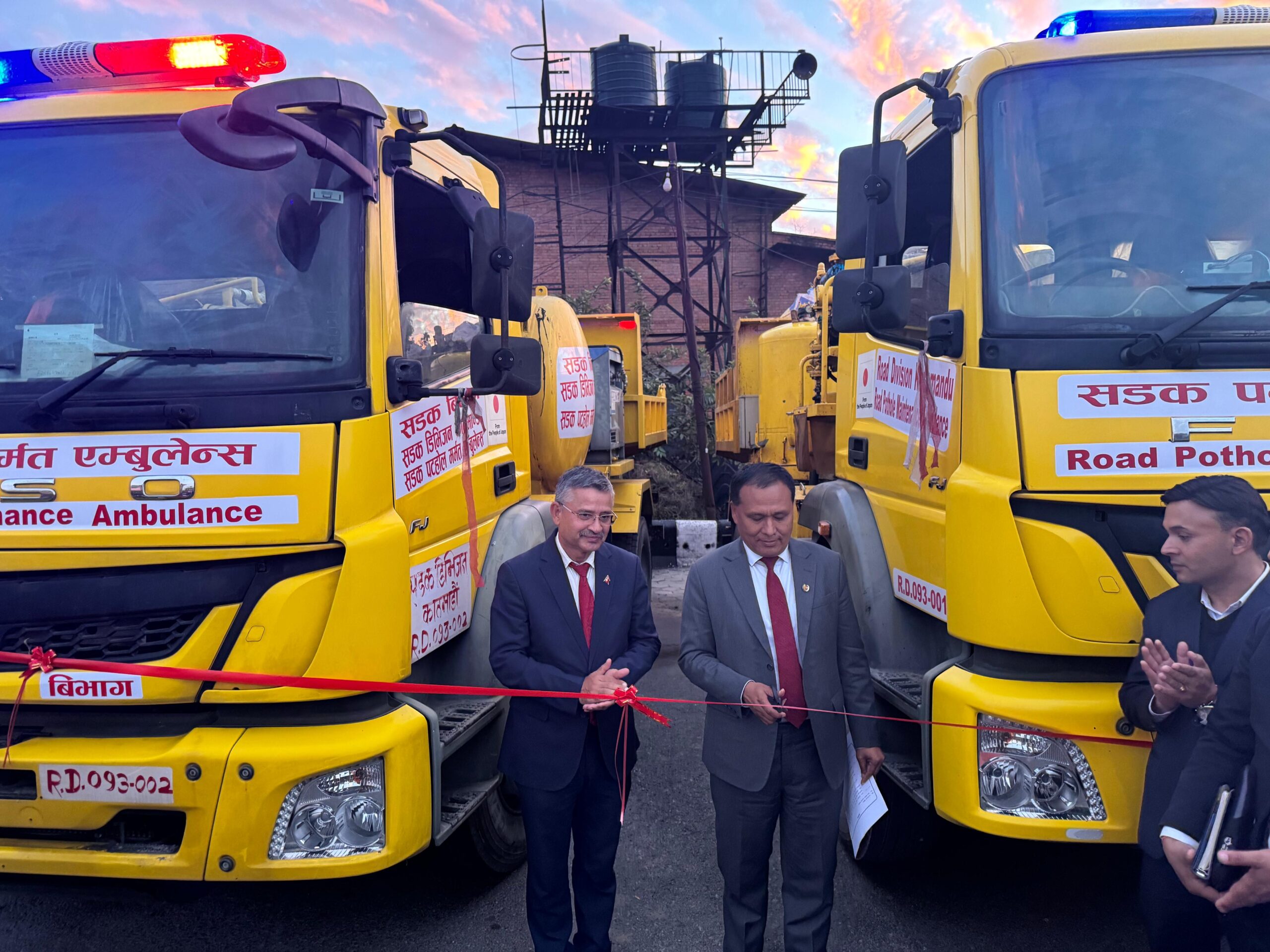 काठमाडौंका सडकका खाल्डाखुल्डी तत्काल मर्मत गर्न सडक एम्बुलेन्स सञ्चालनमा