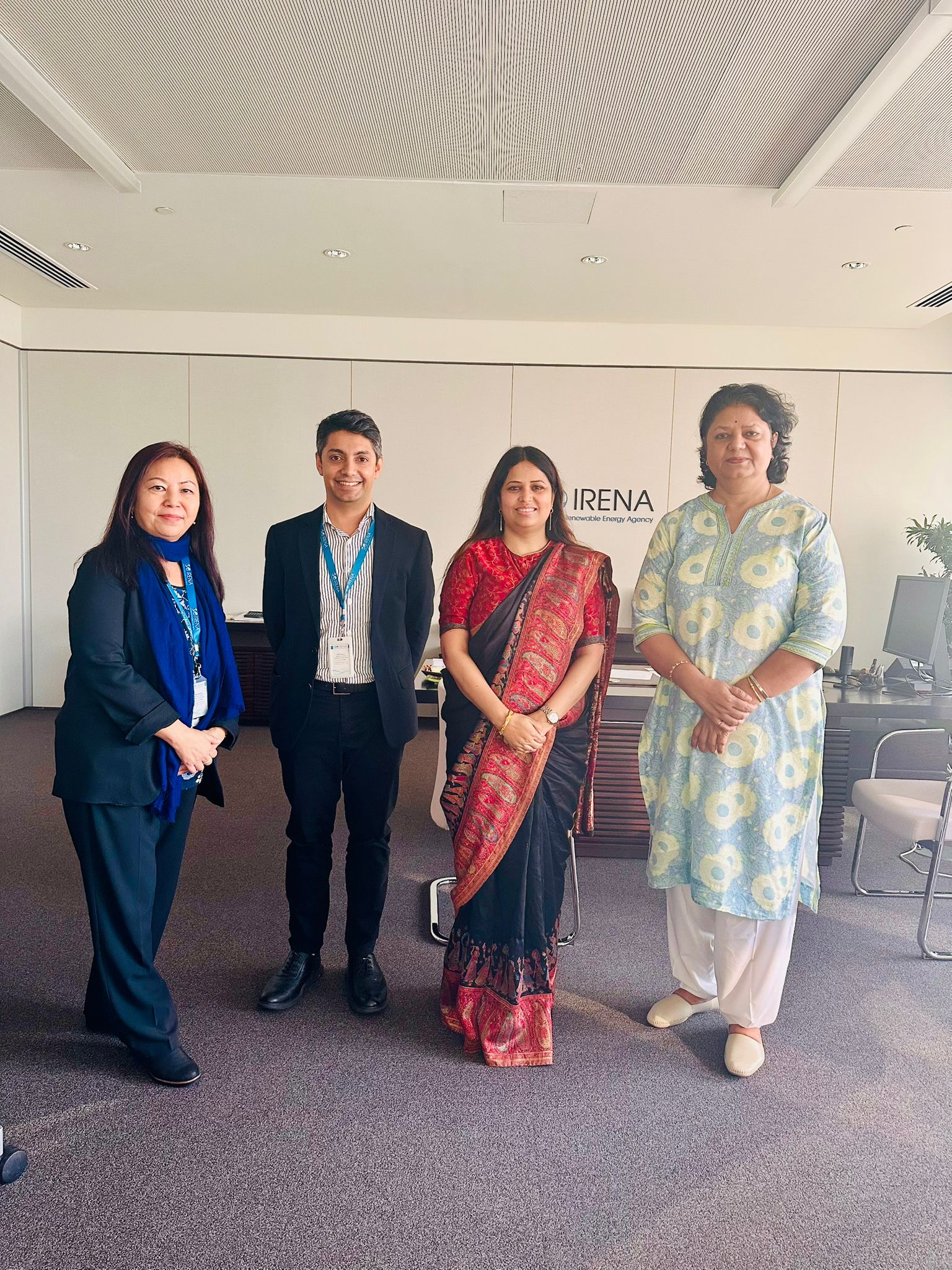 आईआरजीडीडीकी अध्यक्ष डा. पराजुलीले आईआरइएनएका उपमहानिर्देशक सिंह बीच भेटवार्ता