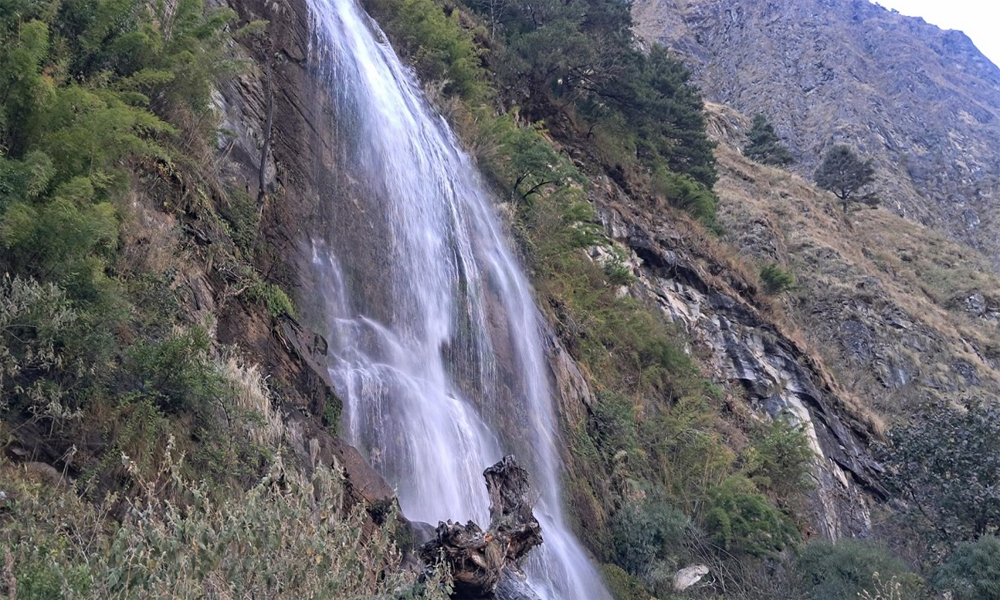 पूर्वाधार र प्रचारप्रसारको अभावमा सिद्ध झरना ओझेलमा