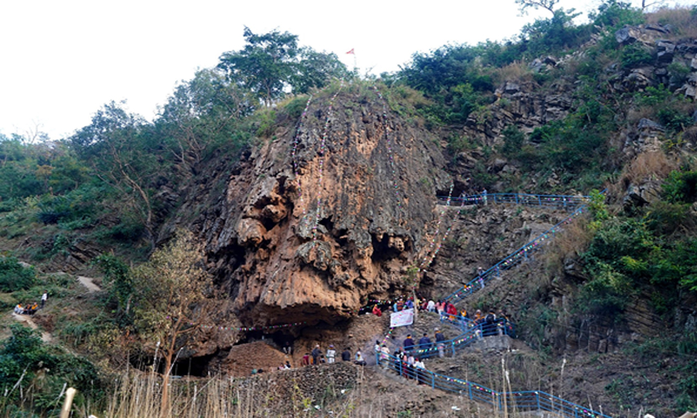 प्रचारप्रसारको अभावले ओझेलमा पर्दै हतुवागढीको ‘महादेव थान’