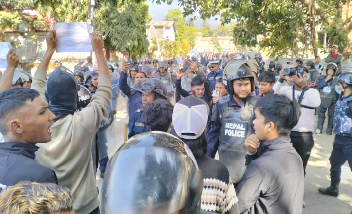 सुर्खेतमा एमाले नेता बस्नेतविरुद्ध प्रदर्शन