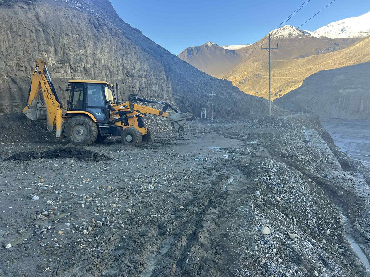 मुस्ताङ-डोल्पा सडक १० दिनदेखि अवरुद्ध