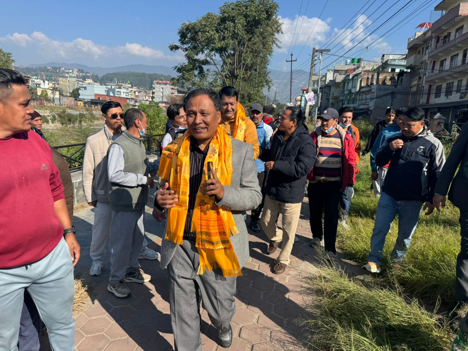 मन्त्री कुलमान घिसिङद्धारा बागमती नदी करिडोरका ढल व्यवस्थापन र सडक स्तरोन्नतिको निरीक्षण