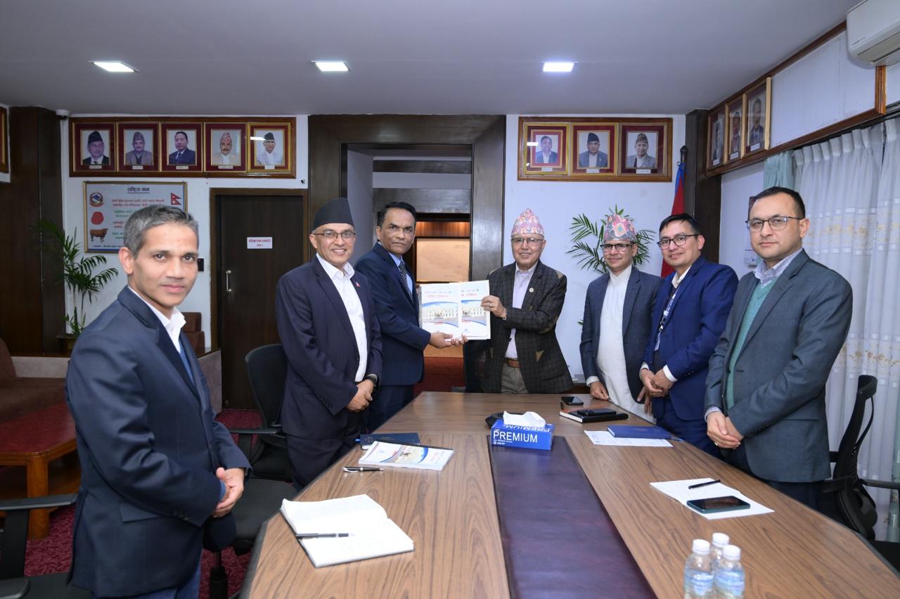 नेपाल राष्ट्र बैंकको वार्षिक प्रतिवेदन अर्थमन्त्री खनालसमक्ष पेस,२ अर्ब नेपाल सरकारलाई दिने