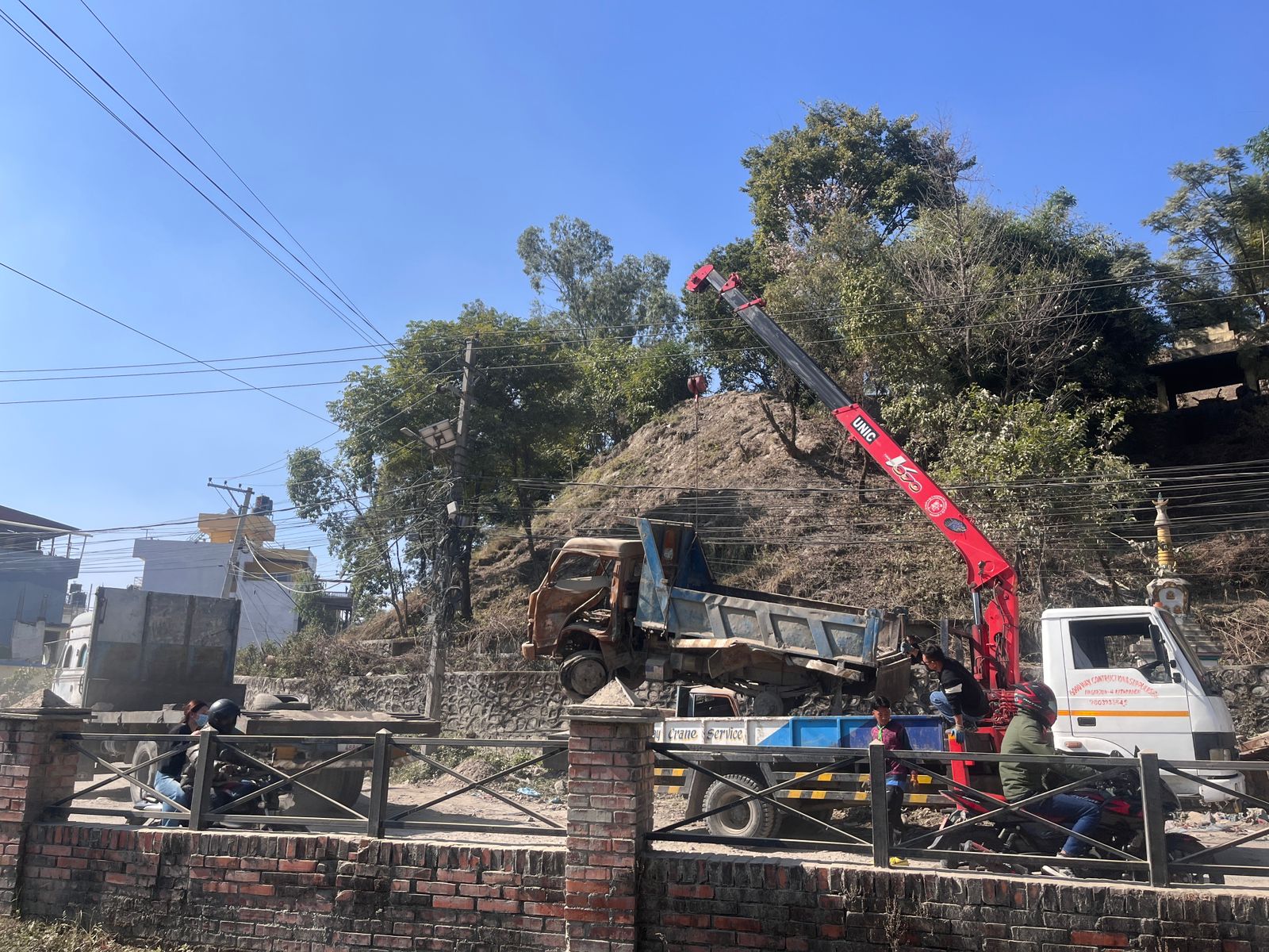 बागमती नदी किनारका बेवारिसे सवारी साधन हटाउन सुरु