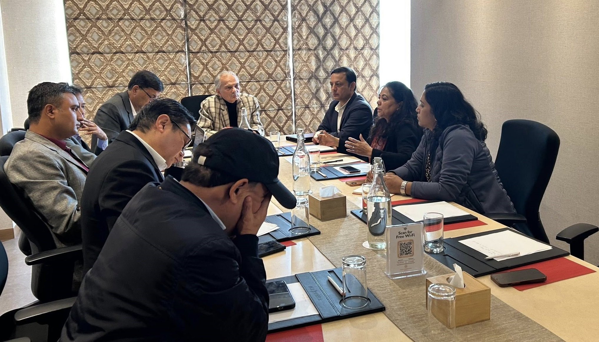 बाबुराम, जनार्दन र डीपी अर्याललगायतबिच छलफल