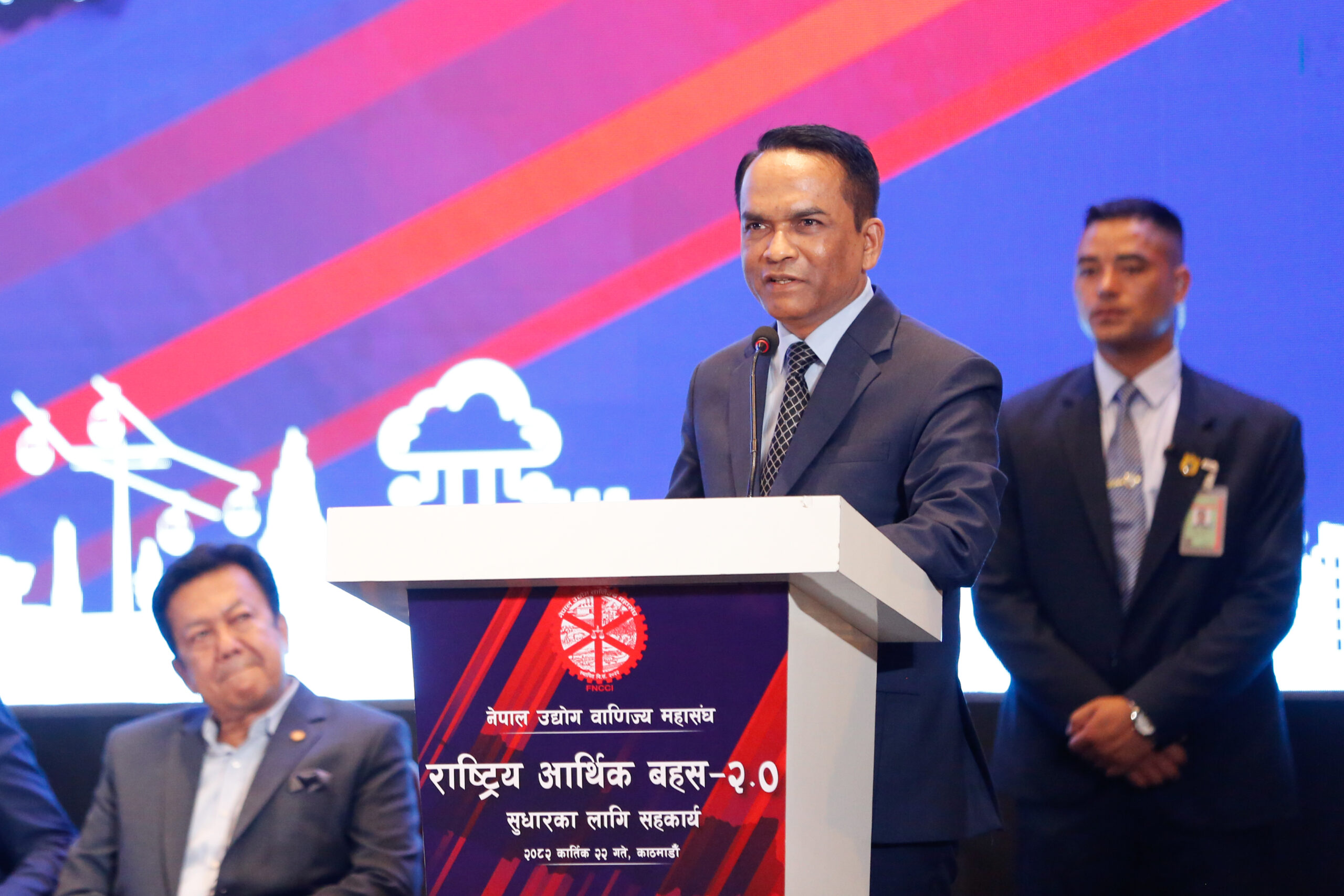 नेपालमा लगानी गर्ने उपयुक्त समय हो : गभर्नर पौडेल