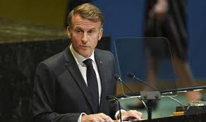 फ्रान्समा स्वैच्छिक सैन्य सेवा पुनः स्थापना गर्ने घोषणा गर्दै राष्ट्रपति म्याक्रोन