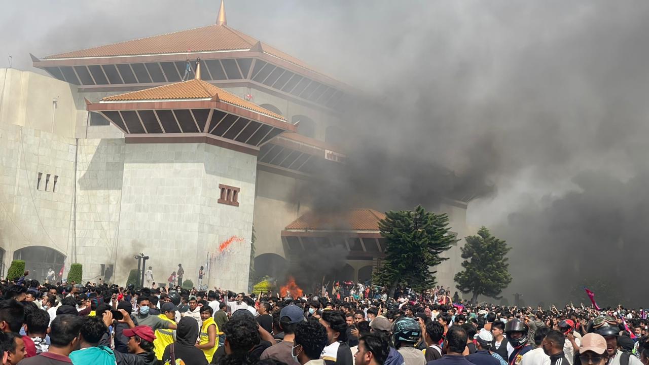 जेनजी आन्दोलनमा आगजनी गर्ने युवक पक्राउ