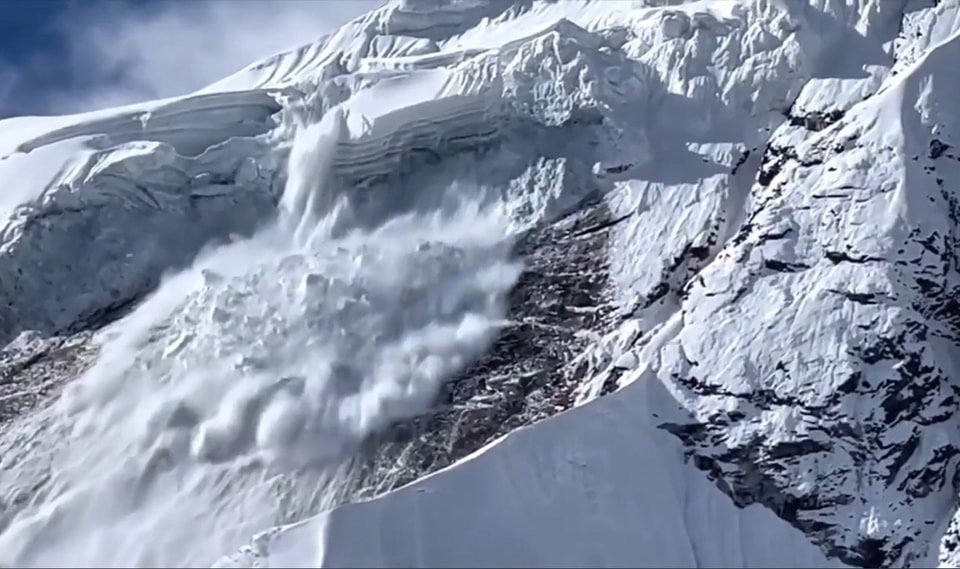 हिमपहिरोमा परेका ८ जनाको सकुशल उद्धार