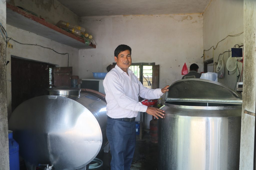 दूध बिक्रीबाट वार्षिक १३ लाख आम्दानी