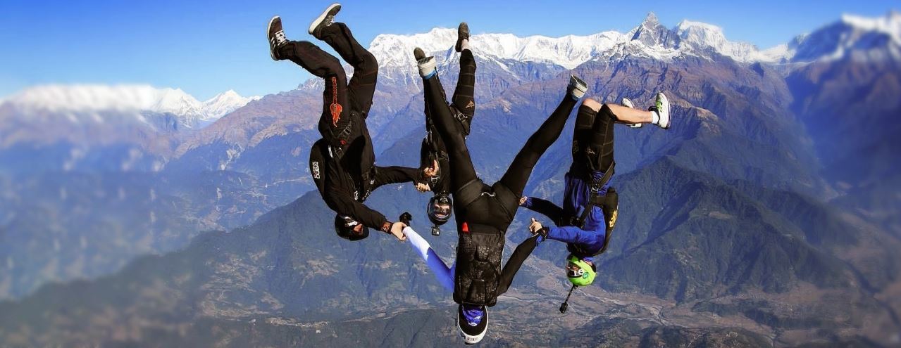 स्काइडाइभिङका लागि पोखरा रोज्दै पर्यटक