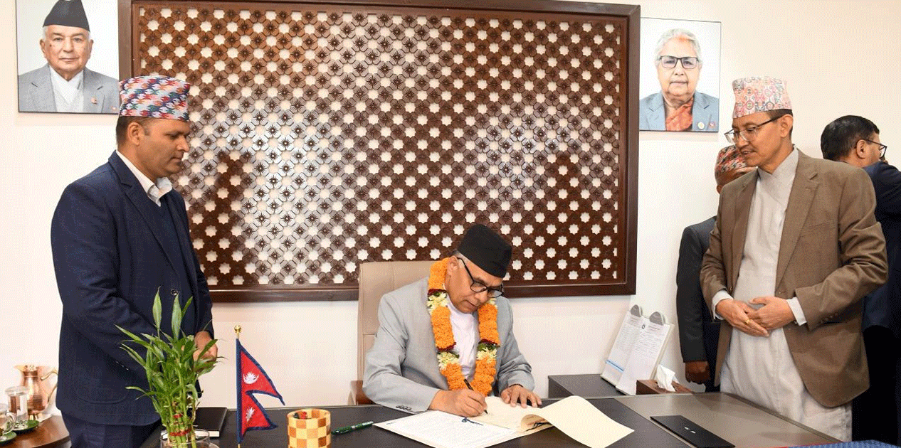 मुख्यसचिव अर्यालद्वारा पदबहाली