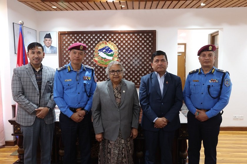 प्रधानमन्त्रीसँग आईजीपी खापुङले गरे बिदाइ भेट