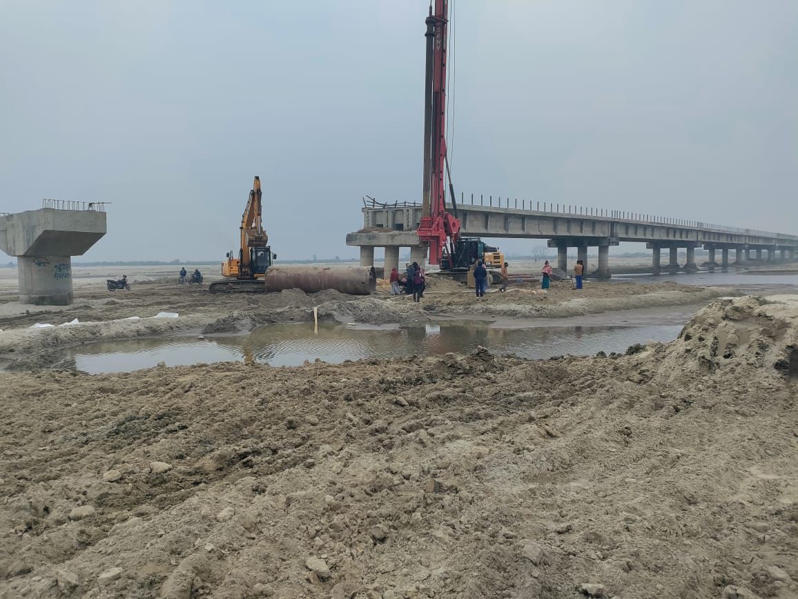 सिराहा र धनुषा जोड्ने कमला पुलकाे काम तिव्र गतिमा ,चैतभित्र सञ्चालनमा ल्याउने तयारी