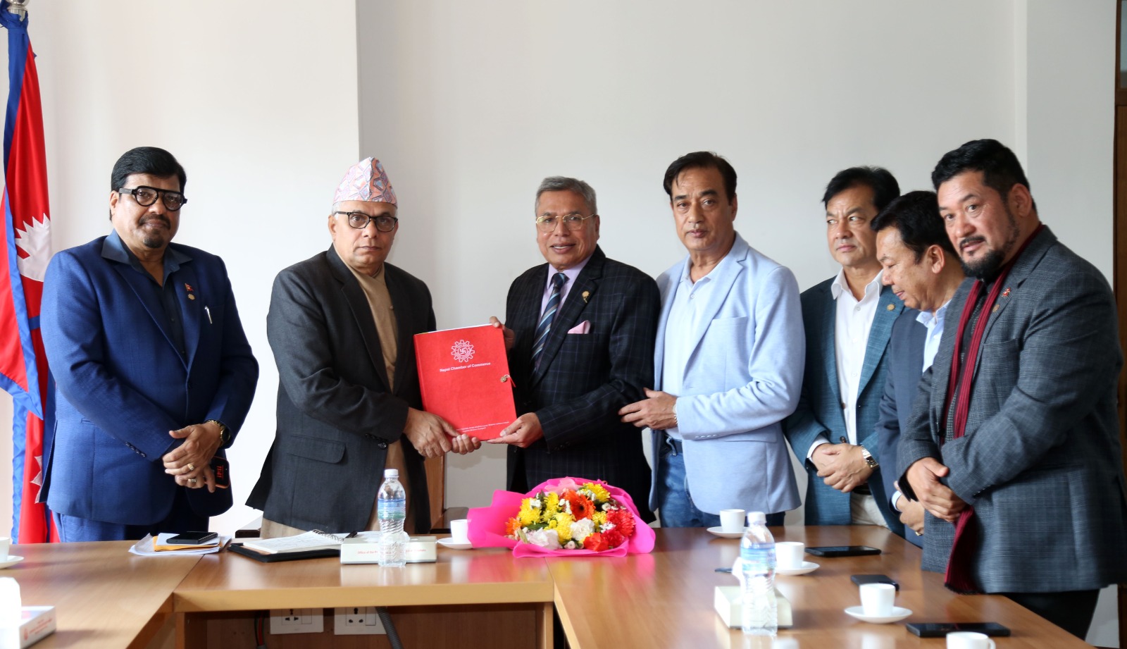 चेम्बरद्धारा मुुख्य सचिवसमक्ष सुुरक्षाको प्रत्याभूूति र आर्थिक नीतिगत स्थायीत्वका लागि सुुझाव