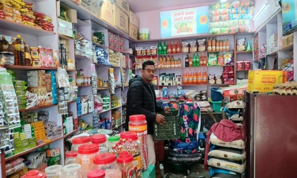 विदेशबाट फर्केर गाउँमै ‘सस्तोबजार’ सञ्चालन