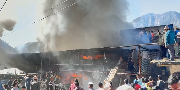 बाजुराको मार्तडी बजारमा भीषण आगलागी