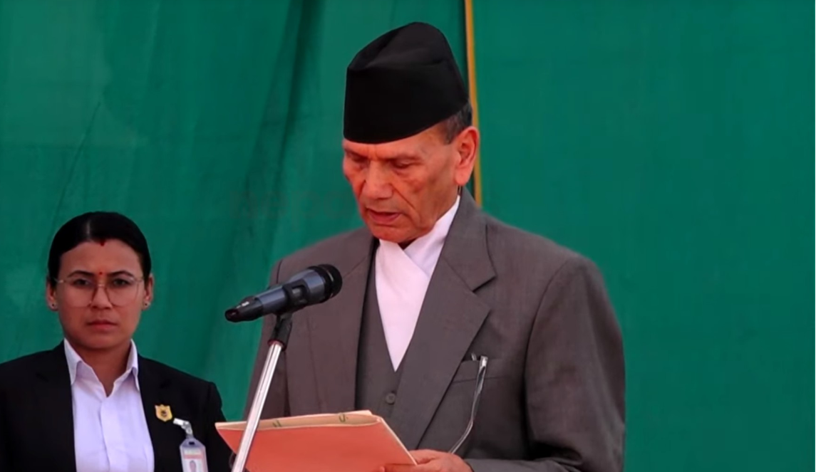 नवनियुक्त परराष्ट्रमन्त्री बालानन्द शर्माको लिए शपथ