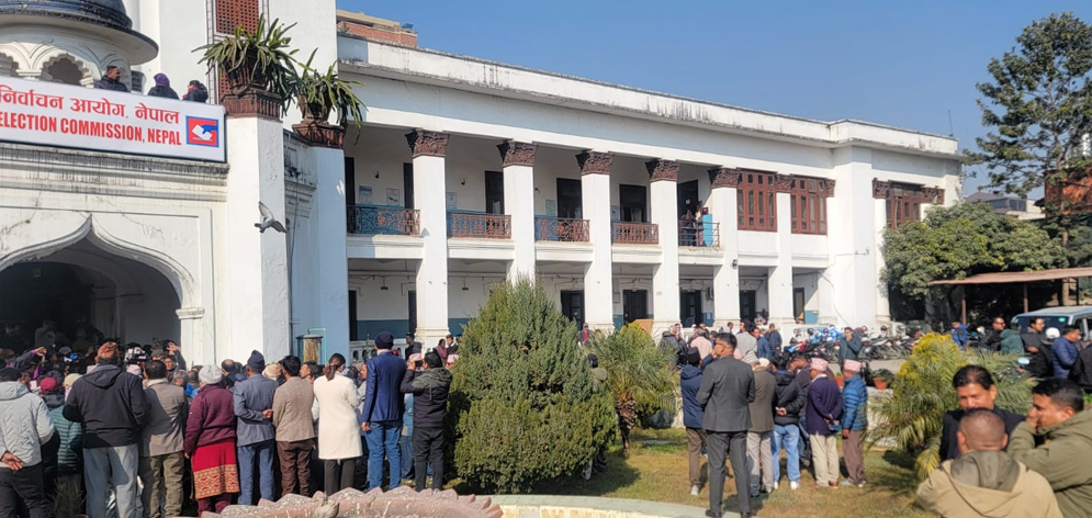 नेपाली कांग्रेसमा आधिकारिकता विवाद, देउवा पक्ष आयोग पुग्यो