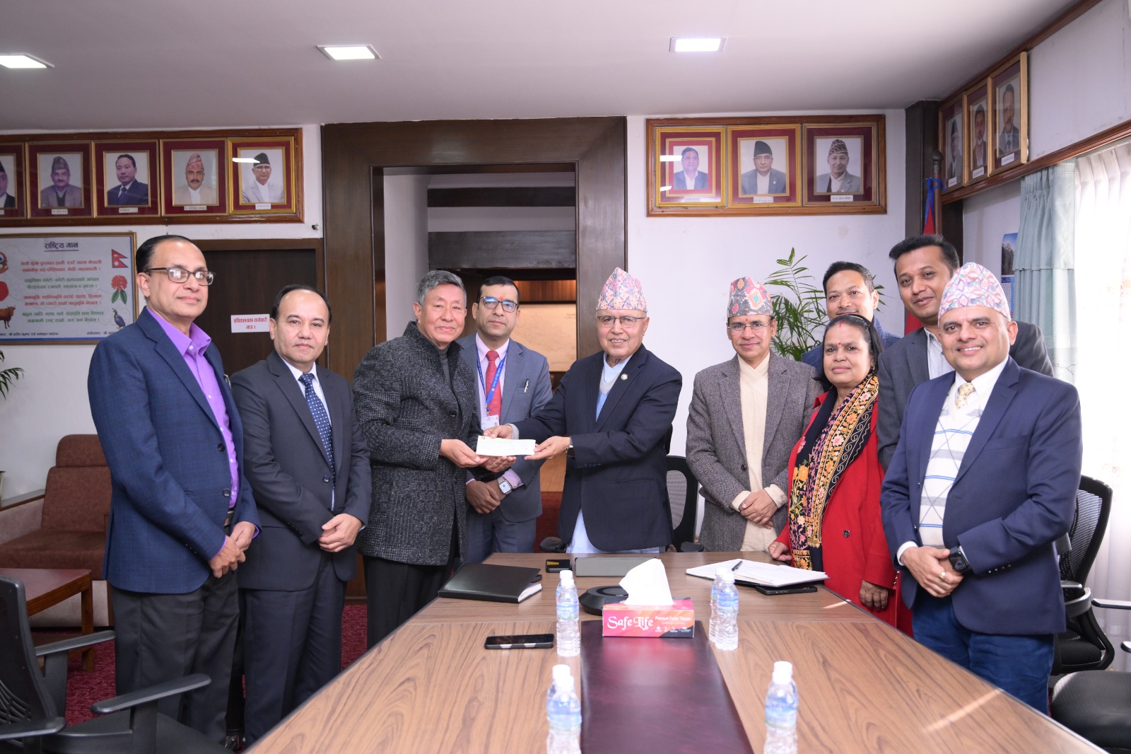 सिद्धार्थ प्रिमियर ईन्स्योरेन्सद्वारा भौतिक पूर्वाधार पुनर्निर्माण कोषमा योगदान 