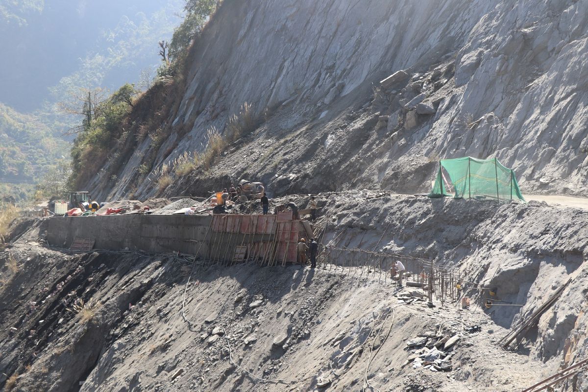 बेनी–जोमसोम सडकको म्याग्दी खण्ड : पहिरो रोकथाम योजना सुरु