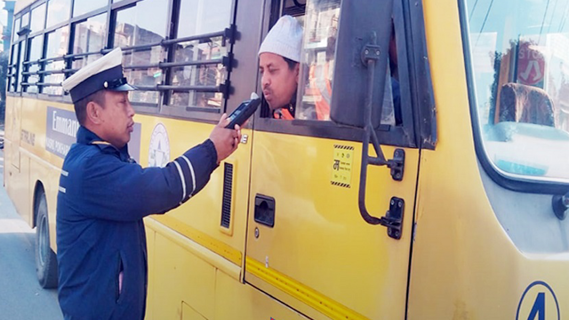 सवारी सुरक्षाका लागि ‘मापसे’ जाँचमा प्रहरी सक्रिय