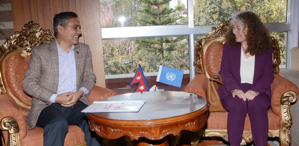 गृहमन्त्री अर्यालसँग संयुक्त राष्ट्रसङ्घ, नेपालका आवासीय संयोजकको भेट