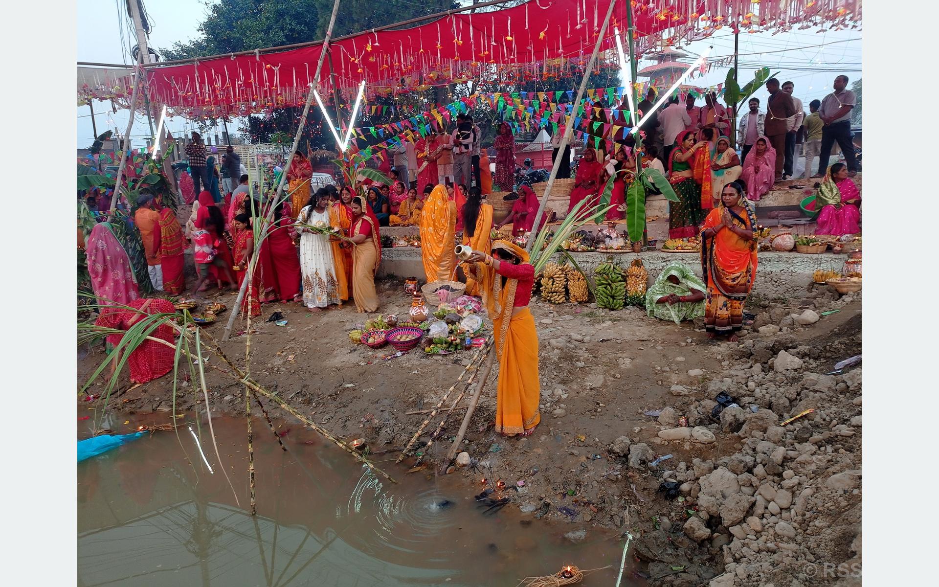 उदाउँदो सूर्यलाई अघ्र्य दिँदै वासन्ती छठ सम्पन्न