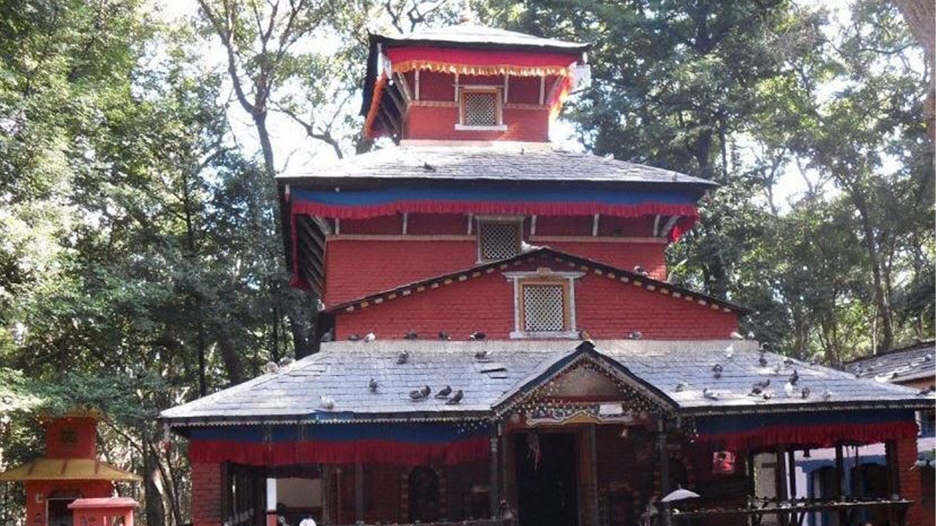 चैते दसैँमा कालिका मन्दिरमा भक्तजनको भीड