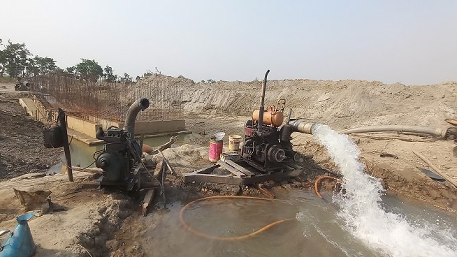 गाउँमा आएन डिपबोरिङमा पानी