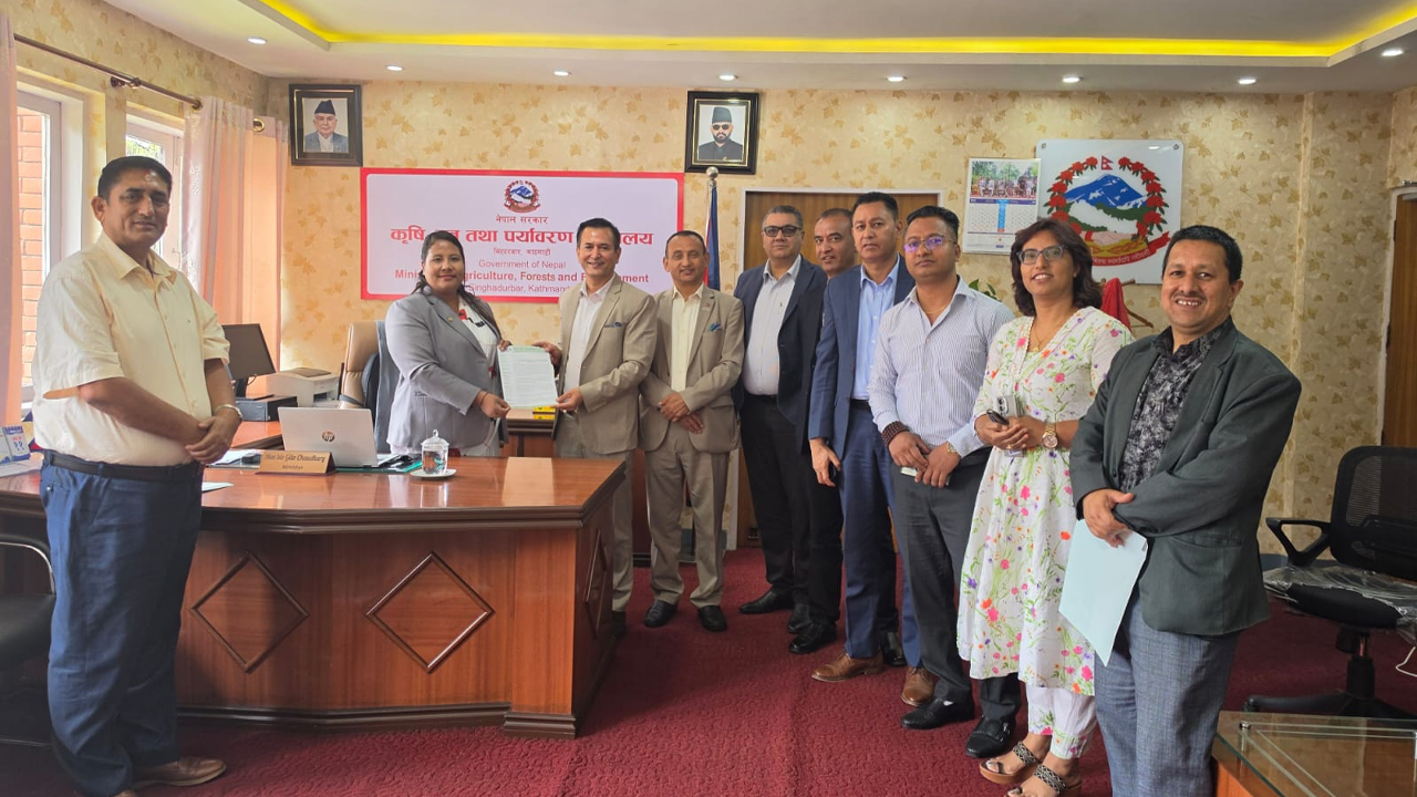 इप्पानले भेट्यो वनमन्त्री : निकुञ्जले रोकेका जलविद्युत आयोजनाको काम सुरु गराउन ध्यानाकर्षण